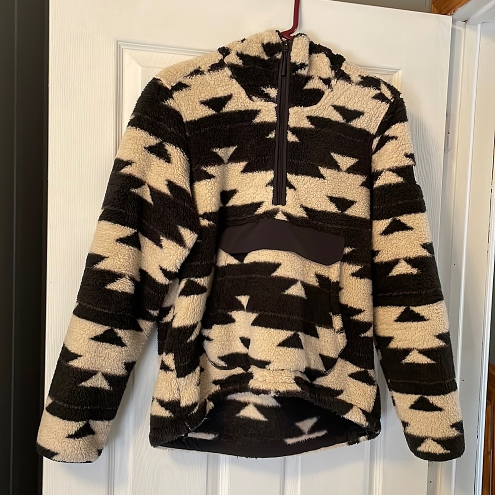 North Face Sherpa half zip, like new